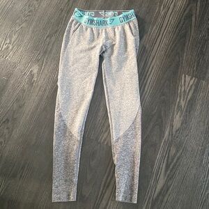 🍍GYM SHARK🍍LEGGINGS 🍍SIZE MEDIUM 🍍C-1